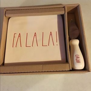 Rae Dunn Cheeseboard Set